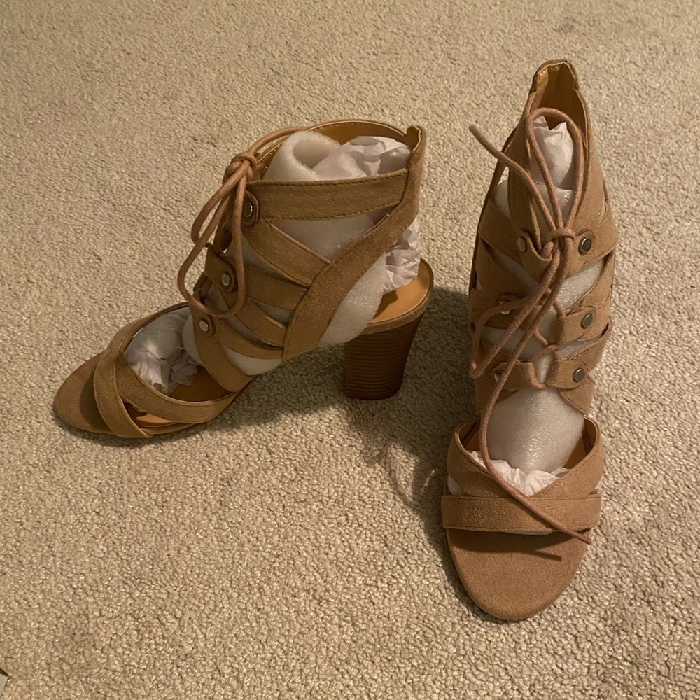 Size 8.5 heel sandals nude/beige NWT never worn